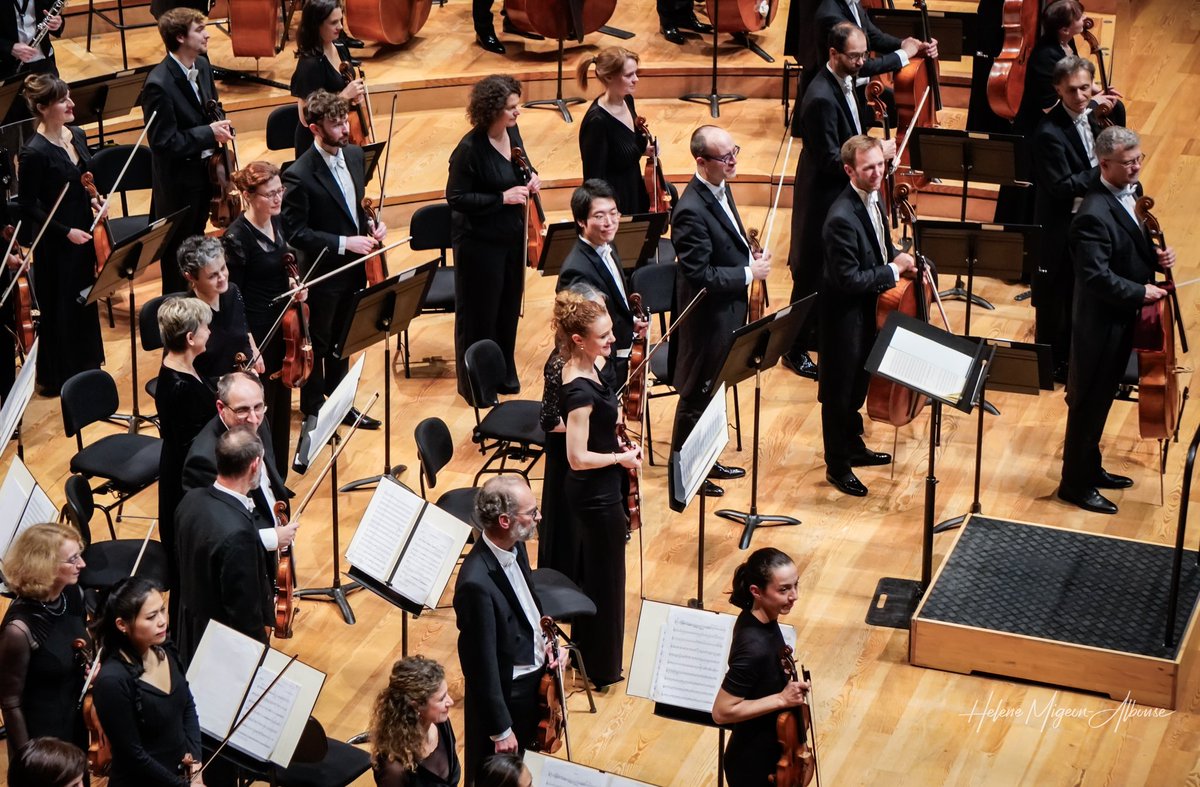 helene_mahln's tweet photo. 🎶 Bravo @OPStrasbourg conducted by #AzizShokhakimov with #violonist @NemanjaRadulOFF for this wonderful #concert at the @philharmonie de #Paris ! 👏👏👏
🎼 #Khatchatourian #ViolinConcerto
🎼 #Prokofiev #Symphony5
📷 @helene_mahln - 2024 nov.26
#ClassicalMusic https://t.co/qdSJ6FcQcG