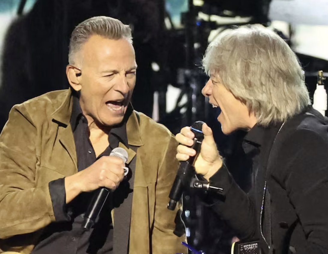 Vision_360_g's tweet photo. Jon Bon Jovi y Bruce Springsteen: el fan que se convirtió en mejor amigo de su ídolo
https://t.co/0xXsBWfYDd https://t.co/nJmO46Jd58