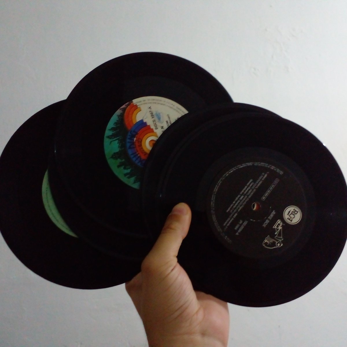 Aisllan_Soares's tweet photo. 💿
#Antiguidades #Compactos
Antiguidades que eu tenho em casa! ☺️😊 https://t.co/8lzhF922MK
