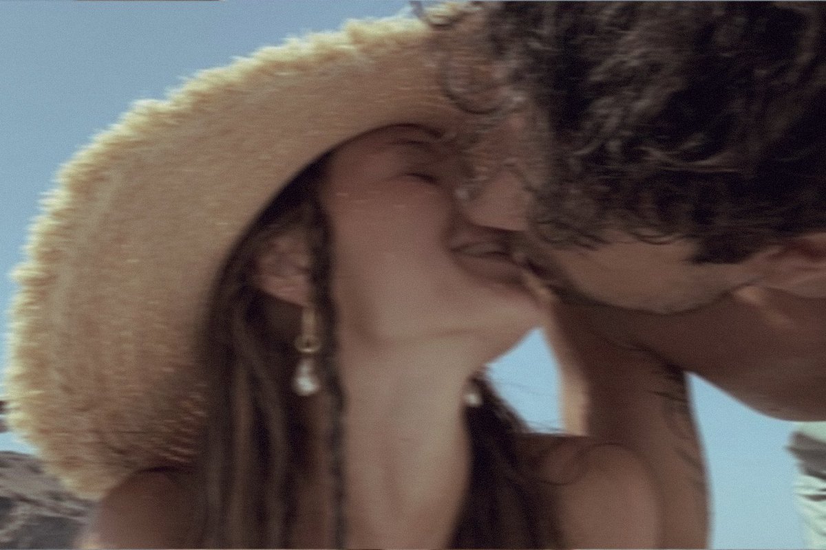 cassazriel's tweet photo. 𝙎𝙪𝙢𝙢𝙚𝙧 𝙉𝙞𝙜𝙝𝙩𝙨 ☀️ au¡nessian

Nestha encontra a oportunidade perfeita de escapar de um casamento falido poucos dias antes de subir ao altar, mas não contava que uma viagem com as melhores amigas trouxesse sentimentos que ficaram no passado. https://t.co/9ucl3VmclM