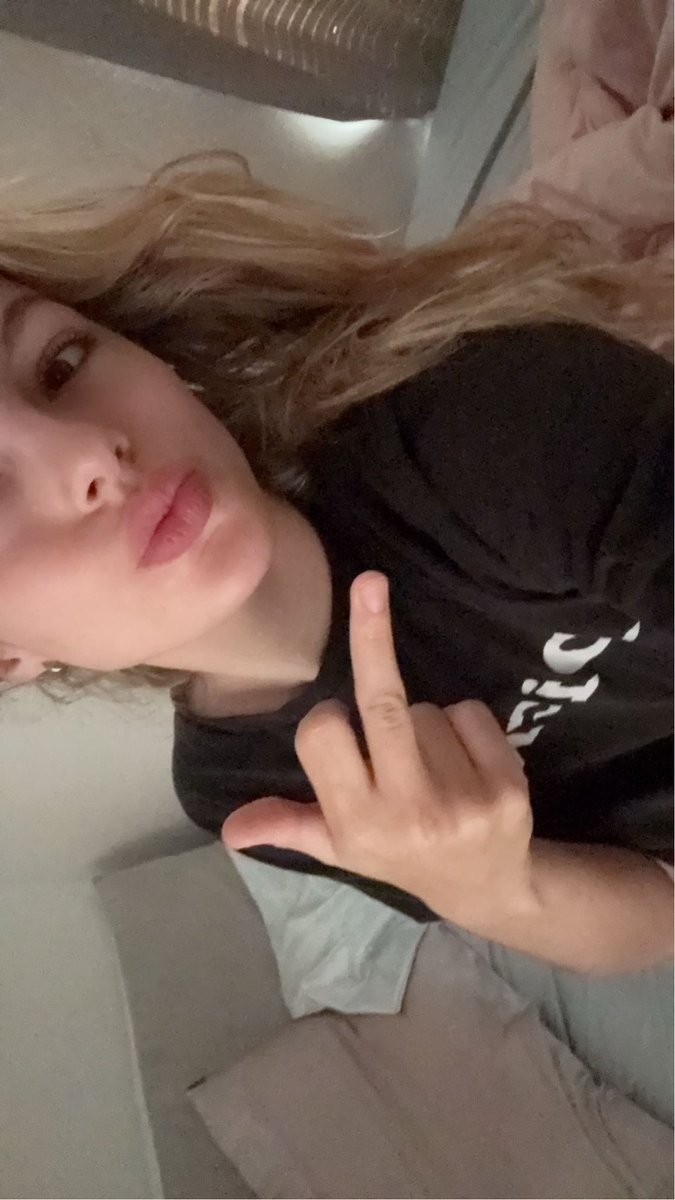malimochiii's tweet photo. woke up being a brat, drained $800 in an hour. life is on easy mode https://t.co/JgBE6ZhUbF