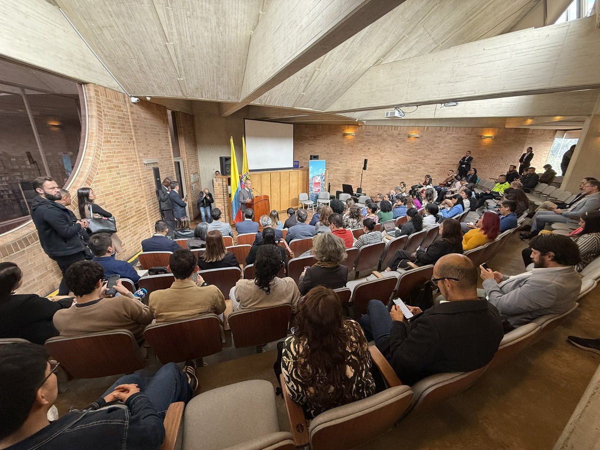 MisionONUCol's tweet image. Bogotá, Medellín y Cali compartieron sus experiencias de implementación del #AcuerdoDePaz en contextos urbanos, apoyando el desarrollo territorial, la reincorporación y los procesos de justicia transicional. #FirmesConElAcuerdo