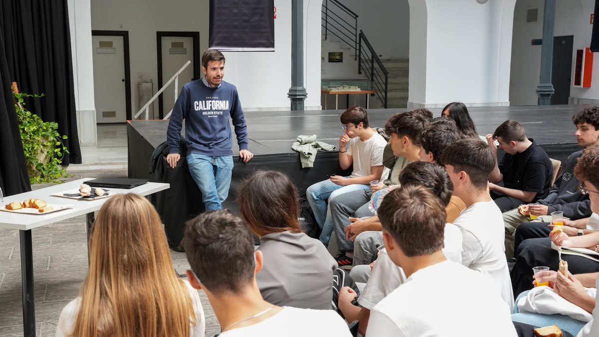 pabblacar's tweet photo. Fotos de mi participación en el #CaféConCiencia 2024 de la @Divulga_UCA @univcadiz y @FDescubre ¡Qué maravilla de experiencia compartiendo mis investigaciones en ingeniería biomédica con las nuevas generaciones! 🥹❤️👨🏻‍🔬☕️ https://t.co/uj59vezUPU