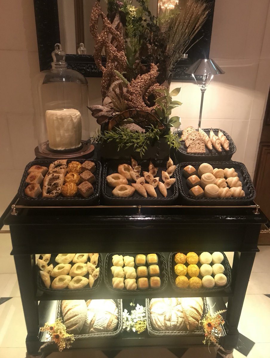 douxbleu_'s tweet photo. 🥐🥖🥯🇫🇷🥐🥖🥯🇫🇷🥐🥖🥯
ルパンドゥジョエル.ロブション

フランス🇫🇷の伝統に基づいた
バリエーション豊かなパン🥐🥖

全部食べたくなる🥖🥐
流石🩵ロブション🩵 https://t.co/yUde7vNuxl