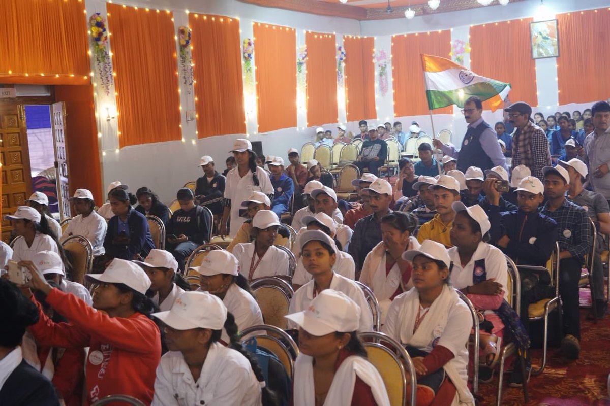 MYBharatHQ's tweet photo. #SamvidhanDiwas Padyatra was organised by MYBharat -NYK Patna .
Shri @VijayKrSinhaBih Dy. CM , Shri @samrat4bjp Dy. CM, Shri @MLASurendraBJP , Shri @DilipJaiswalBJP graced the padyatra alongwith thousands of youth volunteers . https://t.co/4QHbbq0WAK