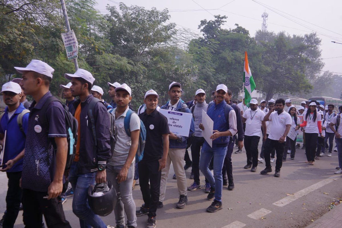 MYBharatHQ's tweet photo. #SamvidhanDiwas Padyatra was organised by MYBharat -NYK Patna .
Shri @VijayKrSinhaBih Dy. CM , Shri @samrat4bjp Dy. CM, Shri @MLASurendraBJP , Shri @DilipJaiswalBJP graced the padyatra alongwith thousands of youth volunteers . https://t.co/4QHbbq0WAK
