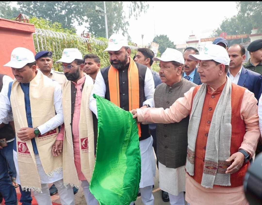MYBharatHQ's tweet photo. #SamvidhanDiwas Padyatra was organised by MYBharat -NYK Patna .
Shri @VijayKrSinhaBih Dy. CM , Shri @samrat4bjp Dy. CM, Shri @MLASurendraBJP , Shri @DilipJaiswalBJP graced the padyatra alongwith thousands of youth volunteers . https://t.co/4QHbbq0WAK