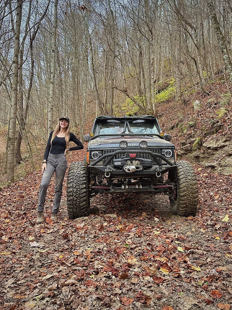 oreothexj's tweet photo. I just finished my wishlist and it’s mostly truck parts 🥲 #jeep #jeepxj #oreothexj #girls #jeepgirl #nature https://t.co/tQ9bDcfII4