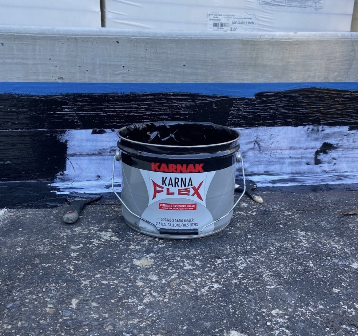 luso_roofing's tweet image. Repairing a curb flash with Karna-flex and resat-mat.

🧑‍💻 lusoroofing.com
📲 647.866-6213
📧 info@LusoRoofing.com
#roofingitright #roofingcontractor #construction #toronto
#roofmaintenance 
#roofing #roofingtoronto #torontoroofing #roofinspection #roofrepairs #roofleak