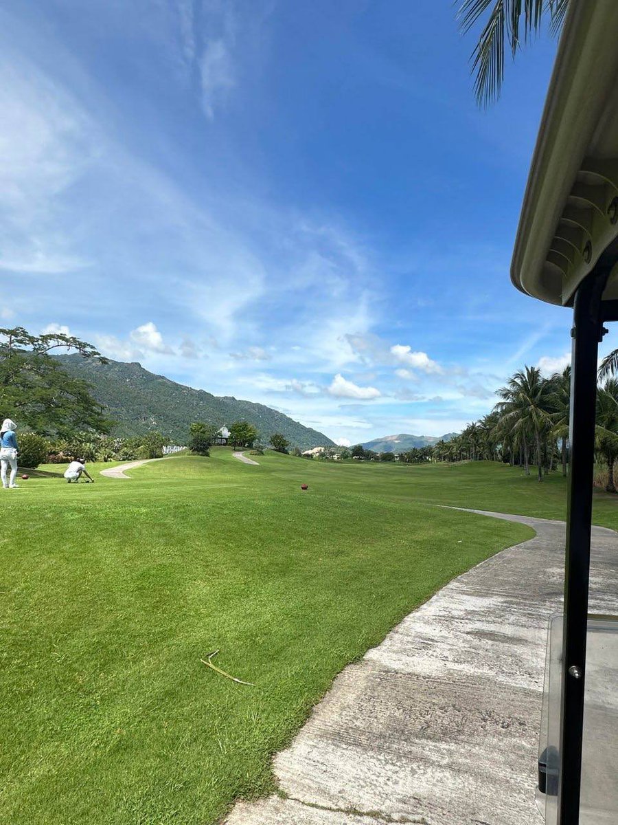 Whether it's the dawn or the sunset, the golf course is waiting for you. Swing, hit the ball, and feel the excitement of every moment! ⛅️