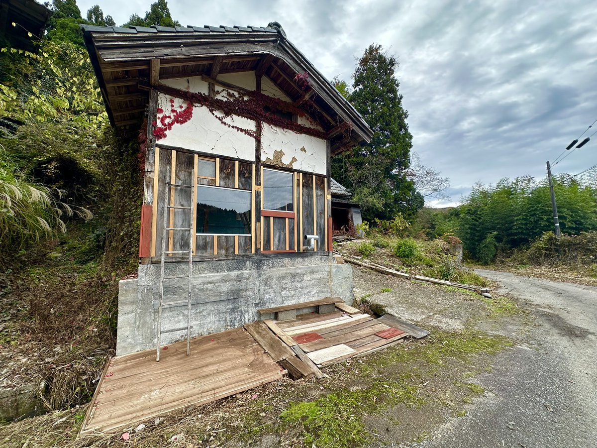 「ひさしぶりの地震びっくりした。前回の6月に起きた震度5の時と揺れ方がぜんぜん違う」|ナカムラクニオ Kunio Nakamuraのイラスト