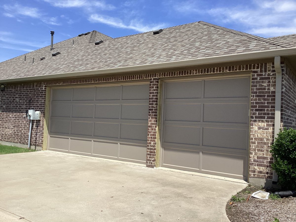 PlanoOverhead's tweet photo. We're thrilled to share our latest project! Just installed stunning Sandstone Recessed Panel garage doors for our amazing customer. Transforming their home with this beautiful upgrade was a joy. Ready to elevate your curb appeal? Let's make it happen! (... https://t.co/K7Jo5PFUIs https://t.co/bZcGE1gHgW