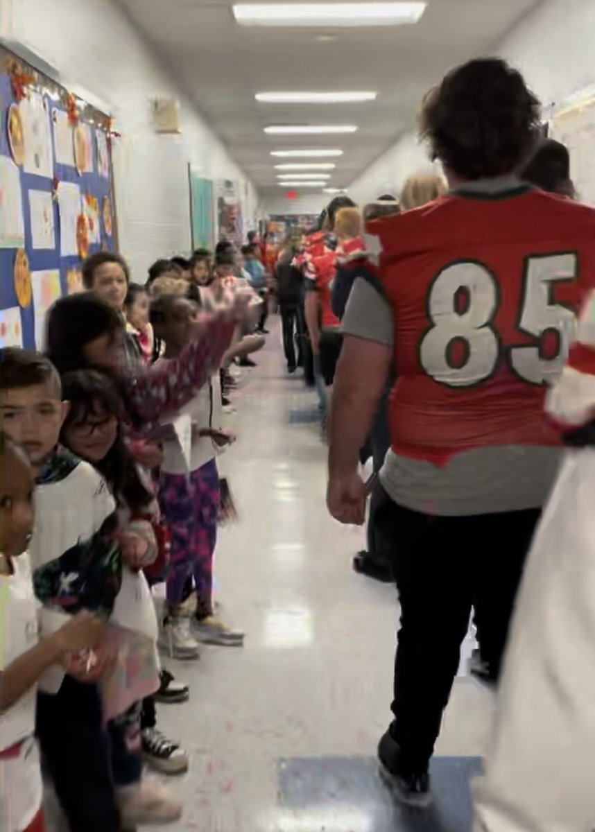 🔴⚪️Getting all the Erwin Dist. Elementary Schools in on the celebration of football in 3rd round playoffs this Friday.  Thank you to all the elementary students and teachers for showing your #WarriorPride before the holiday break. 🔴⚪️