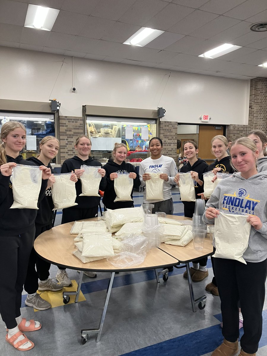 fhsLadyTrojans's tweet photo. Awesome work LadyTrojans!
#turkeysForTrojans
#weGive
#payITforward
@FHSAthletic @fhstrojanclub @FindlayHS https://t.co/YKcJESaiz7