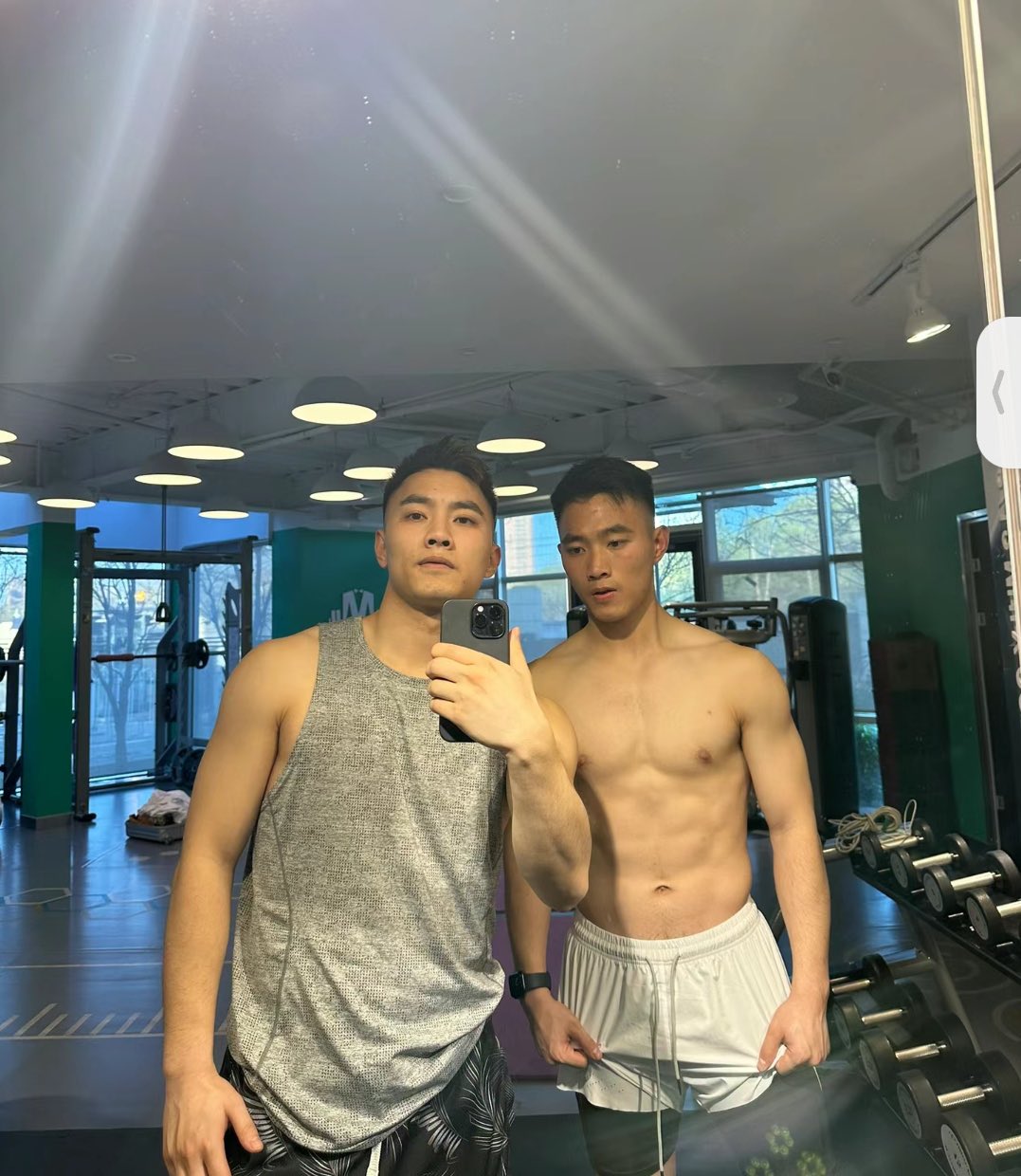 这些视频似乎记录了她最私密的时刻