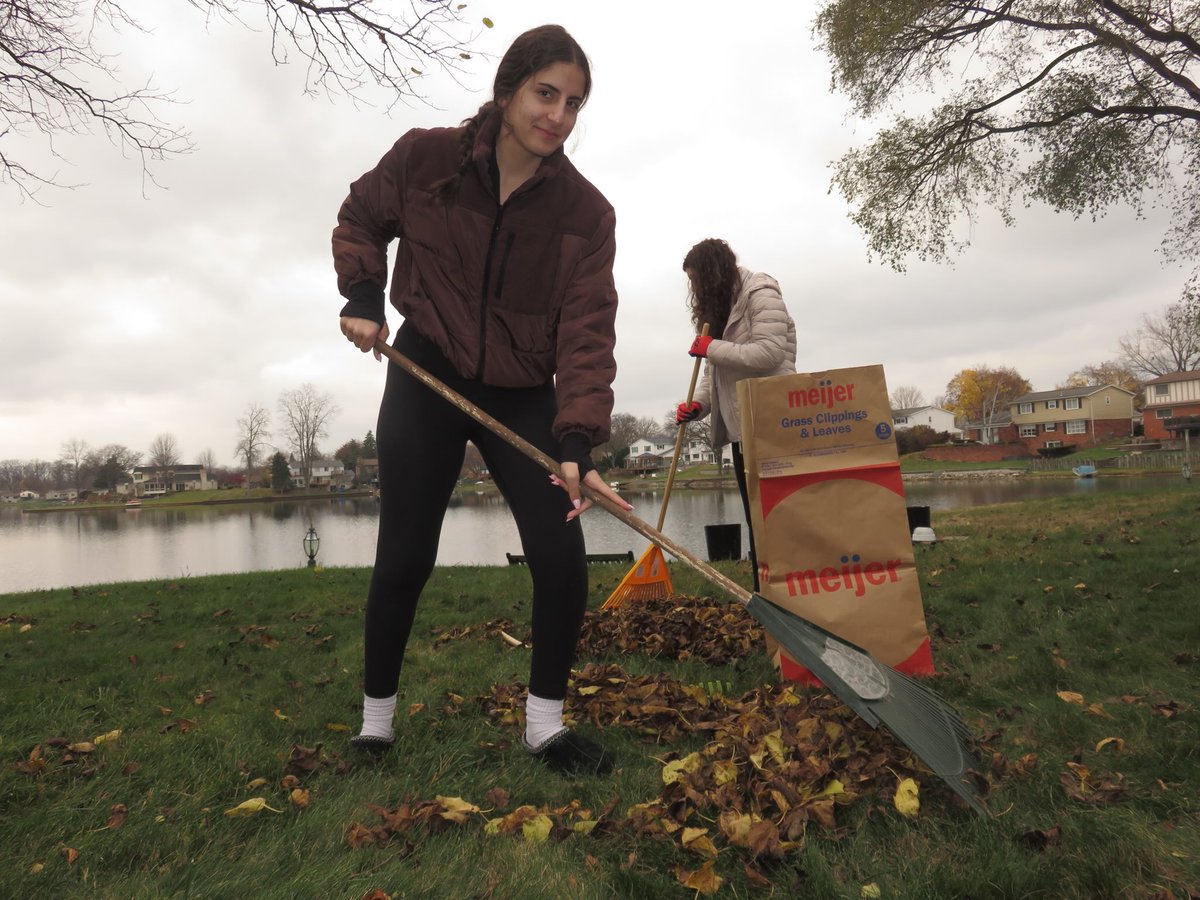AthensStuco's tweet photo. We recently raked leaves for local residents! https://t.co/nyFViXhFYg