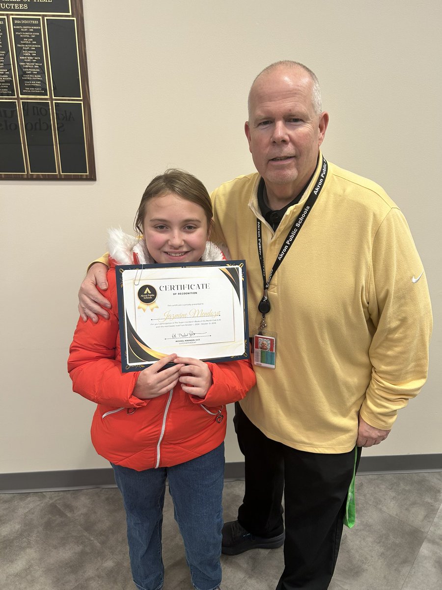 InnesCLC's tweet photo. Shout out to our readers at Innes CLC! Jazmine was the top reader for APS Middle School students and we were the top Middle School for most books read in the month of October! Multiple students were awarded a book bites coupon from Acme for a delicious container of cookies. https://t.co/wyJundTJH1