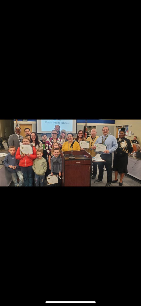 InnesCLC's tweet photo. Shout out to our readers at Innes CLC! Jazmine was the top reader for APS Middle School students and we were the top Middle School for most books read in the month of October! Multiple students were awarded a book bites coupon from Acme for a delicious container of cookies. https://t.co/wyJundTJH1