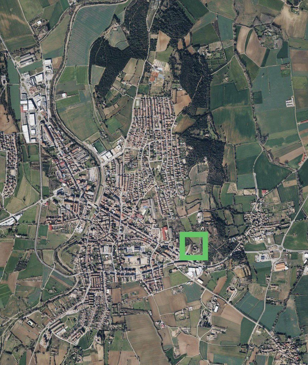 casa_cuartel's tweet photo. 2/4
La #casacuartel se construyó al sureste, en una parcela que llega a salirse del término municipal, para situarse en el de la localidad vecina de #Forallac. La parcela se sitúa distanciada y algo elevada, lo que redunda en su aislamiento, aunque cerca de la carretera principal https://t.co/Gixwa3EkqP
