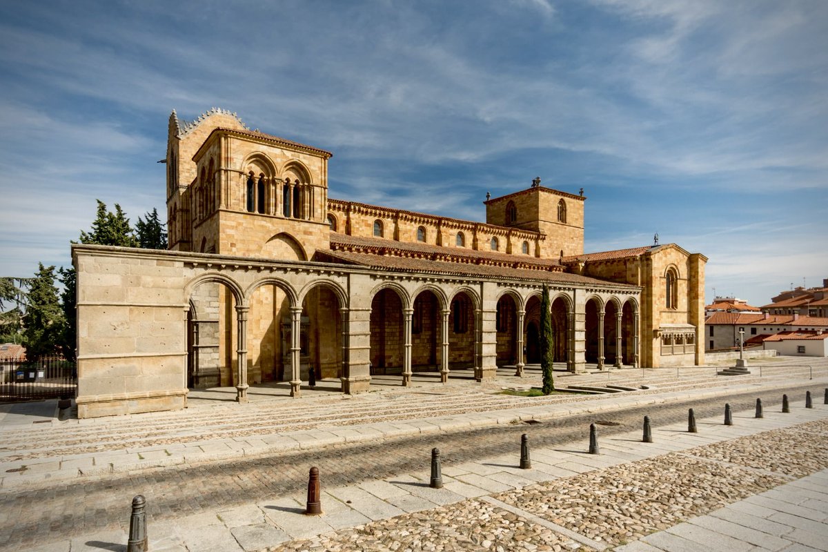 Próxima parada en Ávila! 
Participamos en la 4 edición del Festival Tomás Luis de Victoria, con el programa Sicut purpura regis. Será en la Basílica de San Vicente el próximo día 6 de diciembre, a las 20:30.
Os esperamos. 🙌🏼🙌🏼🙌🏼