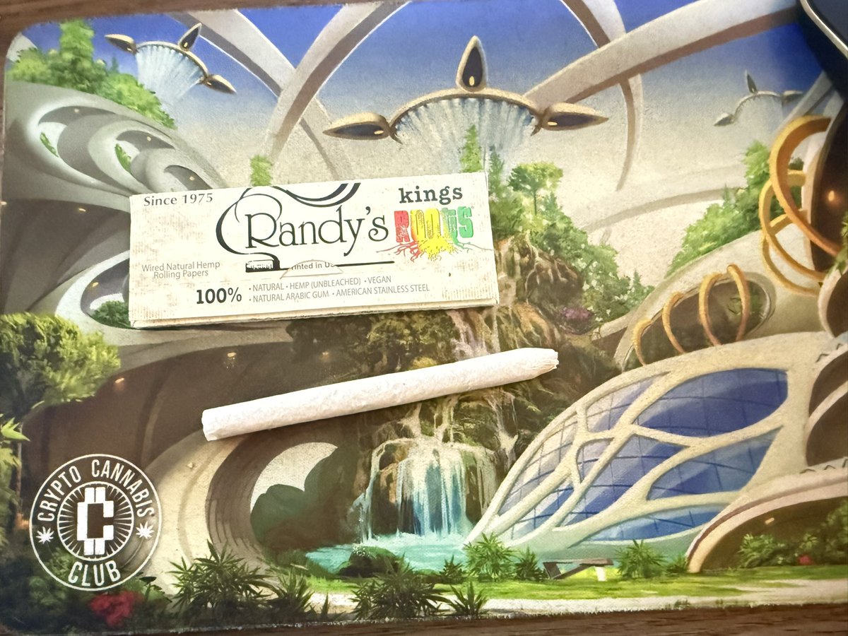 Tonight we smoke like kings! Or at least the Randy's Kings 🤷‍♂️😂🤣🔥💨   <a href="/CryptoCannaClub/">Crypto Cannabis Club</a> <a href="/RandysWired/">Randy's</a> #cannabisismedicine #cannabiscommunity