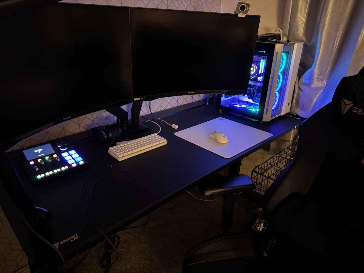 leonA6958's tweet photo. #secretlab https://t.co/T8CrnyPMUq