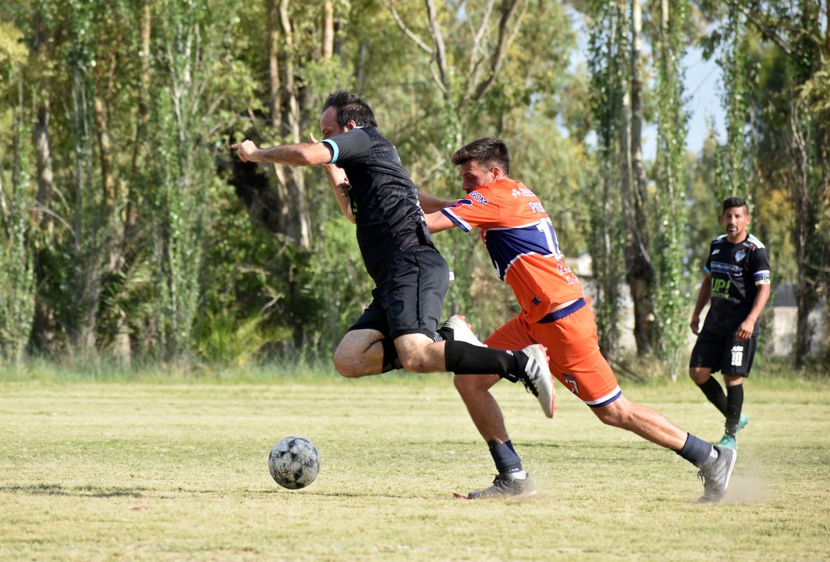 mmunoznet's tweet photo. un año que pasó volando para #LaBandaDeMazzu 
- Ascenso de la D a la C
- Campeón Zona Proyección 2024 en Veteranos C
- Valla menos vencida: #MaxiPereyra
- Máximo goleador : #WalterLucero
- Coach con mejores tattoos: #EmaFlorin
un éxito para el #consejodefutbol de @SolomonEma https://t.co/Km0kRgGvj9
