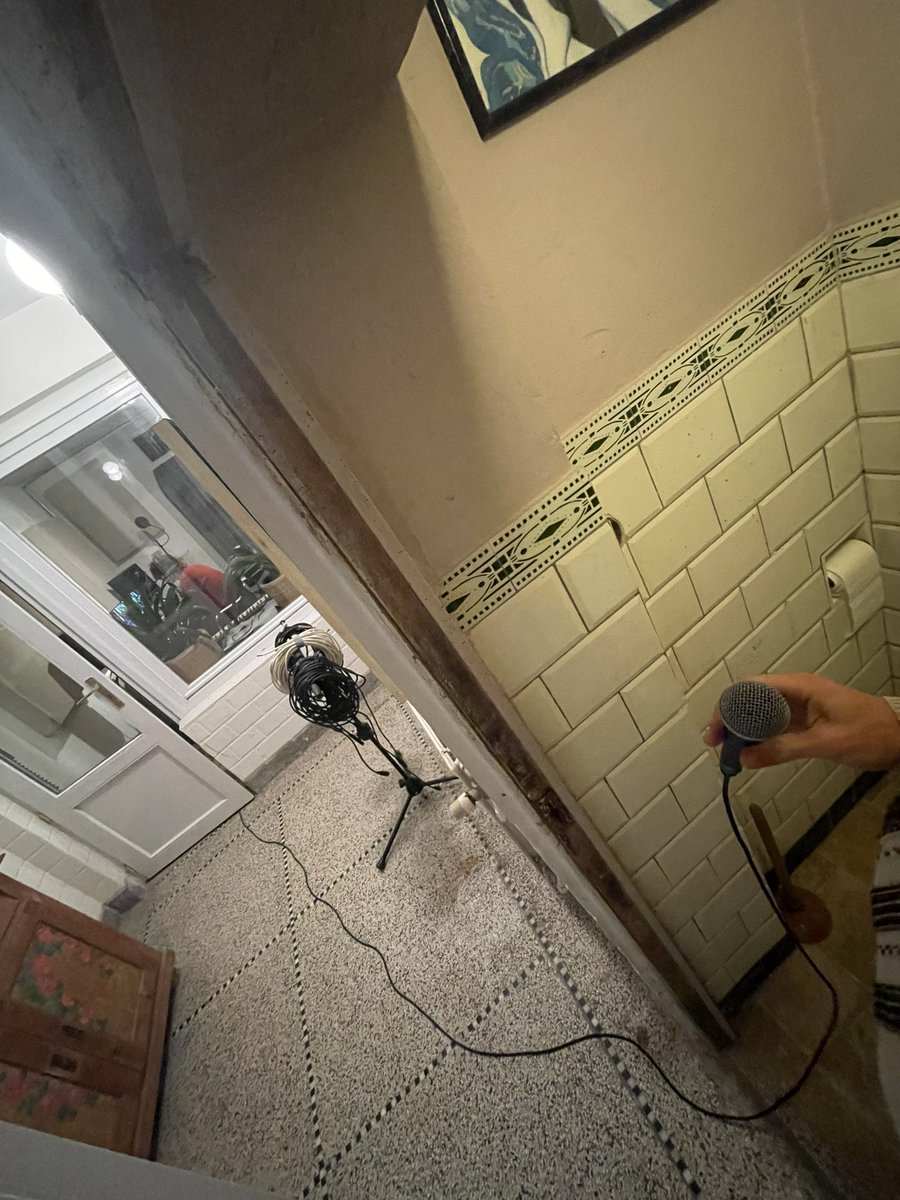 Setup talkback depuis les chiottes du stud on c jamais une idée de topline qui vient en demoulant l'cake