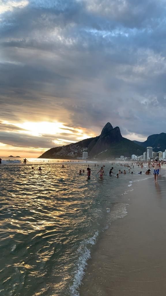 yourgirltl's tweet image. samba de verão - au #agathario onde:

Agatha decide passar férias com suas amigas no Rio de Janeiro, mas a mesma não contava em se apaixonar por uma carioca que carregava o nome da cidade maravilhosa.
