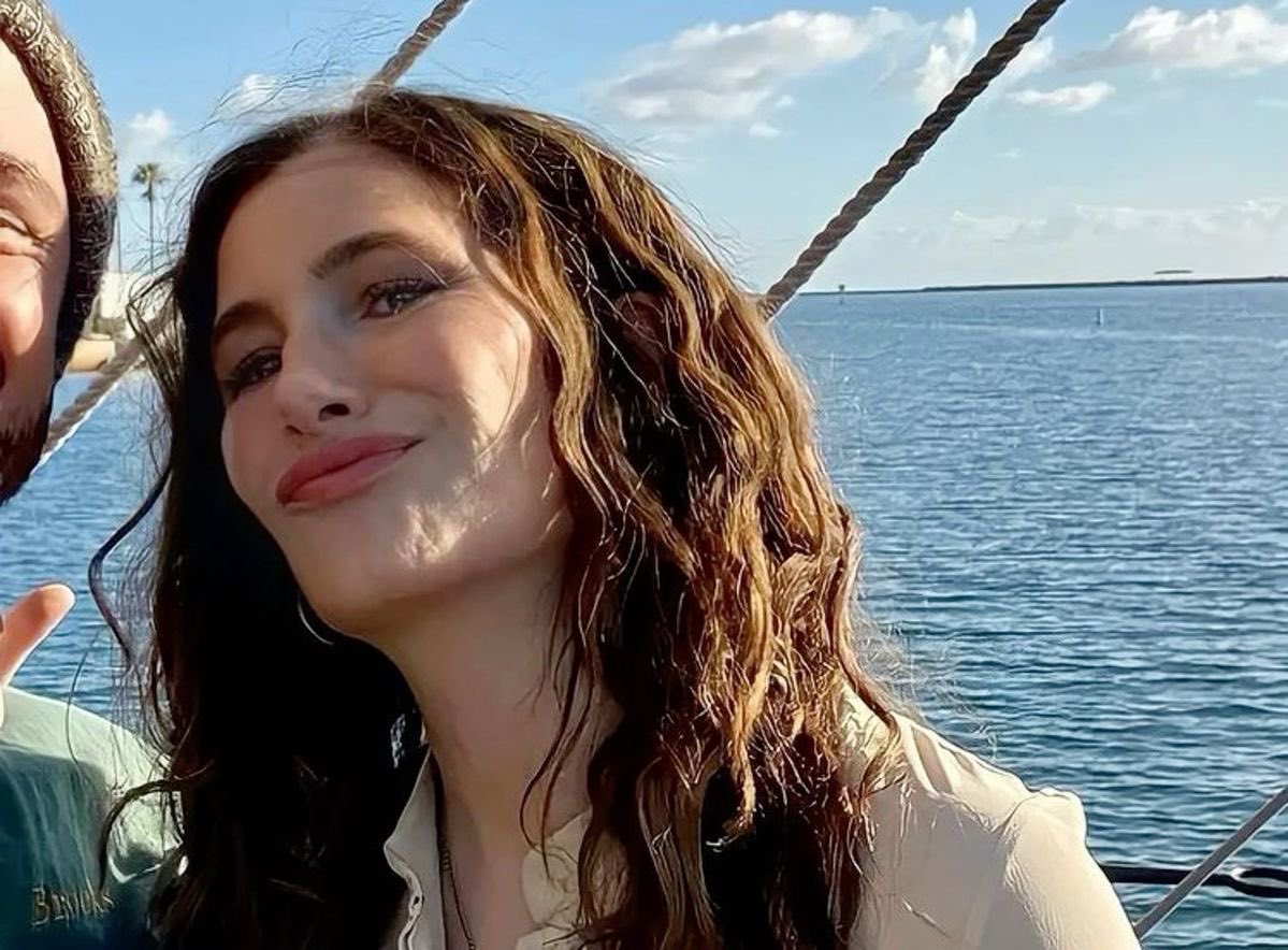 yourgirltl's tweet image. samba de verão - au #agathario onde:

Agatha decide passar férias com suas amigas no Rio de Janeiro, mas a mesma não contava em se apaixonar por uma carioca que carregava o nome da cidade maravilhosa.