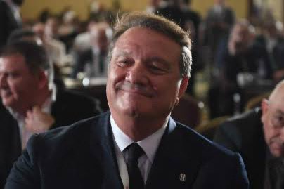 Seni desteklediğim için büyük utanç duyuyorum saygılar