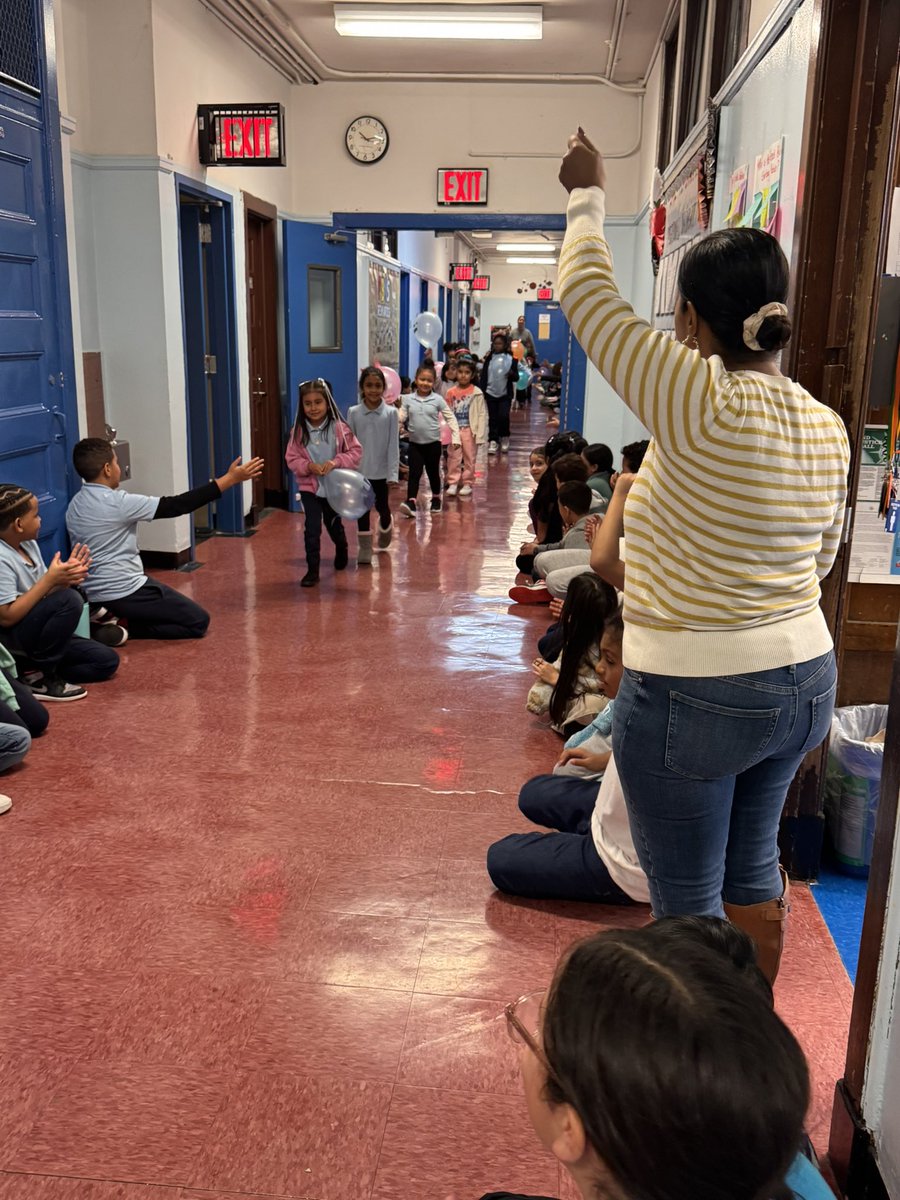 Public School 72 tweet media