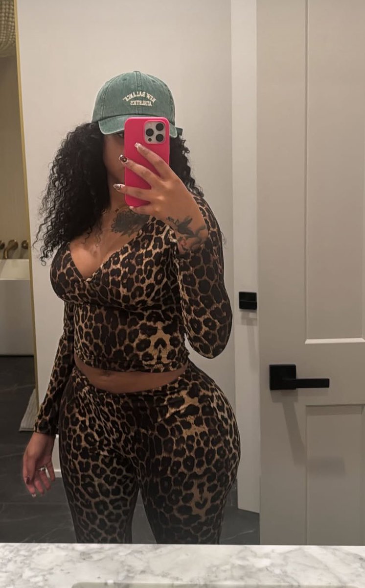 Janiameshellcurls tweet media