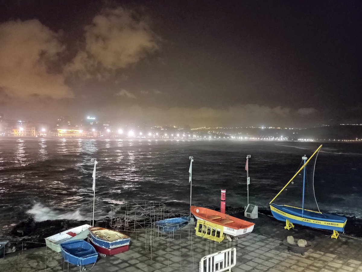 GamesMurdock's tweet photo. Un paseo por la playa de las canteras https://t.co/XnzOsKiBvF