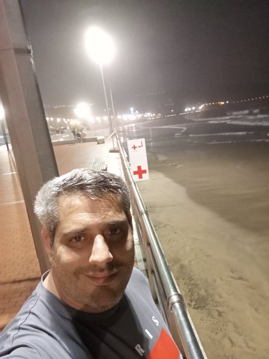 GamesMurdock's tweet photo. Un paseo por la playa de las canteras https://t.co/XnzOsKiBvF
