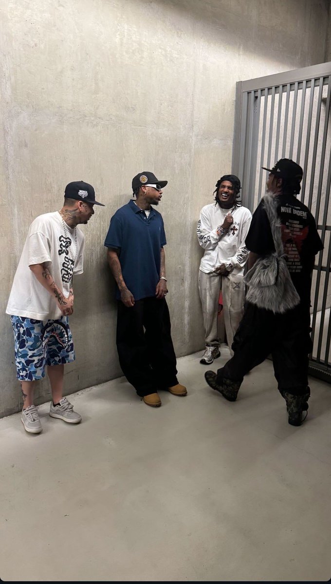 outcontextDerek's tweet photo. ÁLBUM DA RECAYD EM FEVEREIRO/MARÇO https://t.co/IrILrjEn6Q