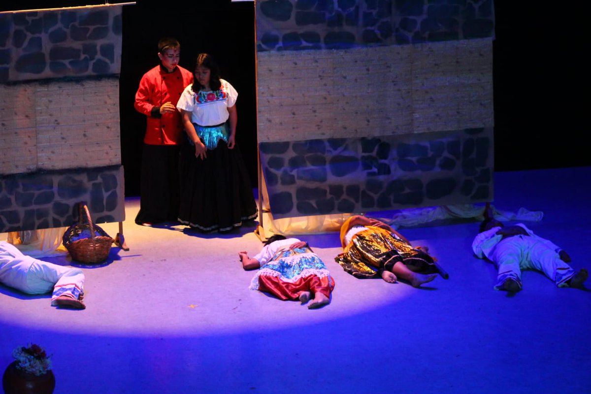 MikeBaltz_00's tweet photo. Más de 500 actores, un mismo objetivo: educar y transformar a través del arte. Así se vivió el Encuentro Nacional de Teatro. ¡Gracias por ser parte de esta experiencia única! 🎭 #ElTeatroQueEduca https://t.co/RZQSvjXx4C