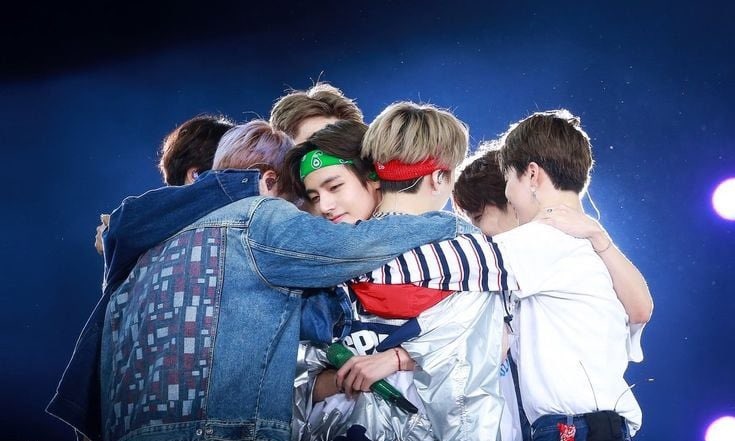 UniversBTS_'s tweet photo. 📸 “Divirtam-se entre vocês, ARMYs, ano que vem, vamos nos divertir muito com o Bangtan também, ok? ok? ok? 🥹”

        CONTANDO OS DIAS ❤️‍🩹🫂✨

🦉 @BTS_twt https://t.co/gQUYOlwDaL