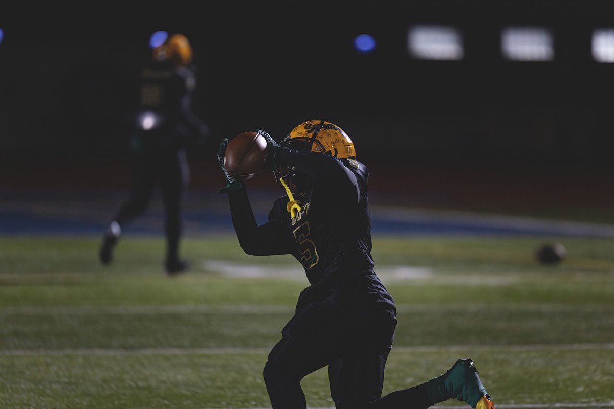 RobertKelly05's tweet photo. State semi finals Loading !!! #RingUs @CoachTy_1 https://t.co/55KTr6qcfL