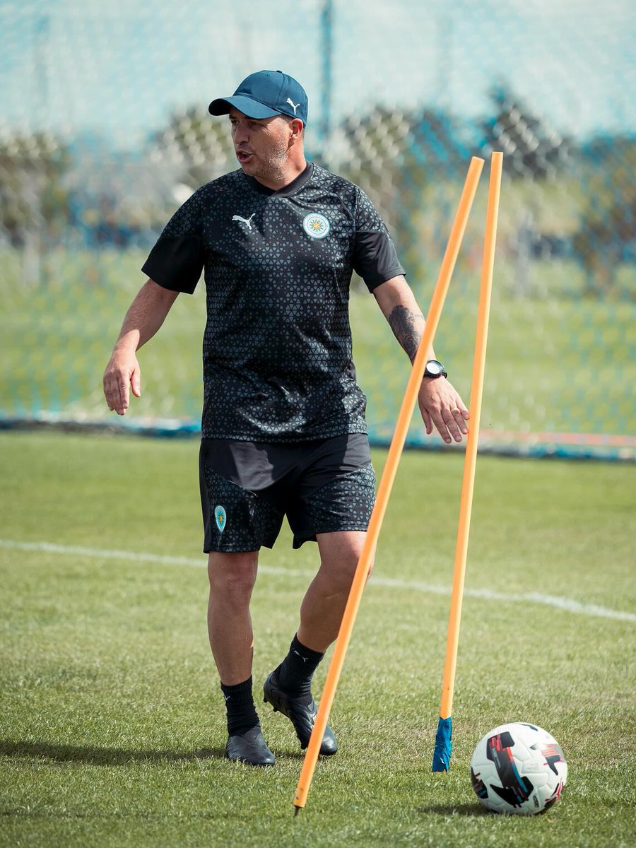 FuentesNico's tweet image. Hace 15 días Raúl Salazar aceptó la propuesta de Pablo Gaglianone para volver a formar la dupla técnica que supo ganar todo en juveniles de Danubio 10 años atrás. 

Hoy consiguieron el ASCENSO DIRECTO. 
Las felicitaciones a Raúl y Pablo. 
#Regate💼🤝🏻