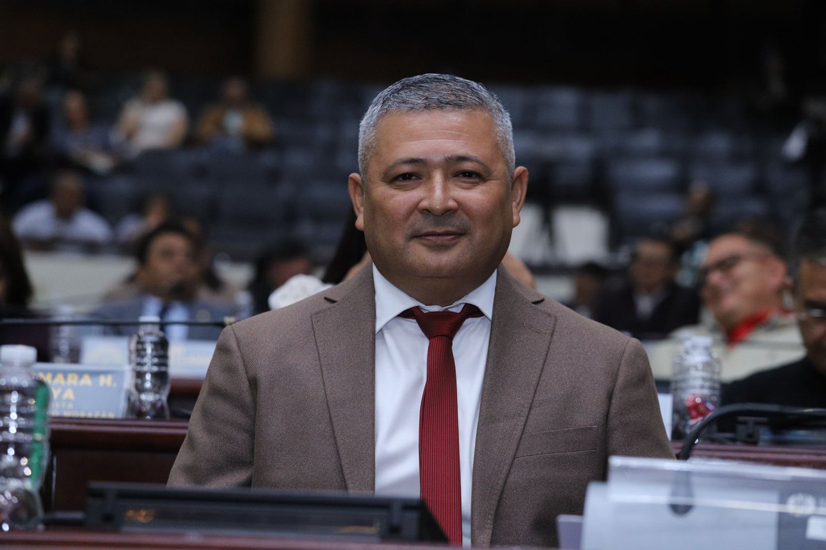 BancadaLibre's tweet photo. El Congreso Nacional juramentó a Emerson Josué Sánchez Pérez como diputado suplente de la congresista @ArmindaUrtecho, representantes del departamento de Olancho. https://t.co/XVsbKqg0Cl