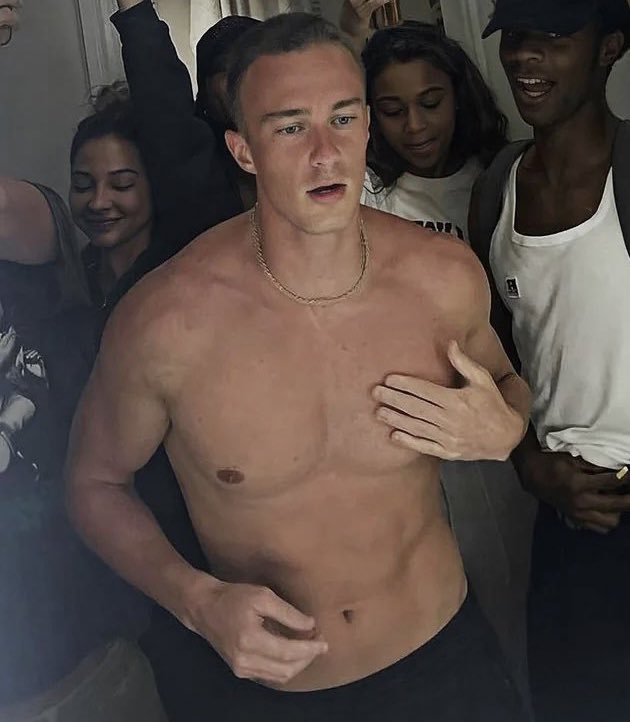 َ (@st4rkeys) on Twitter photo 