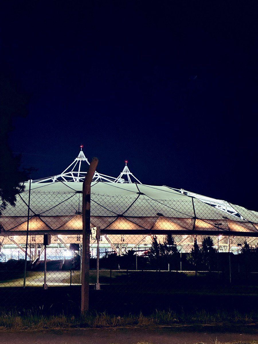 mpaulufa's tweet photo. Las luces prendidas después de mucho tiempo.
Empezaron a armar!!
Vuelven Los Piojos idiotassss https://t.co/JKbGOsv5HL