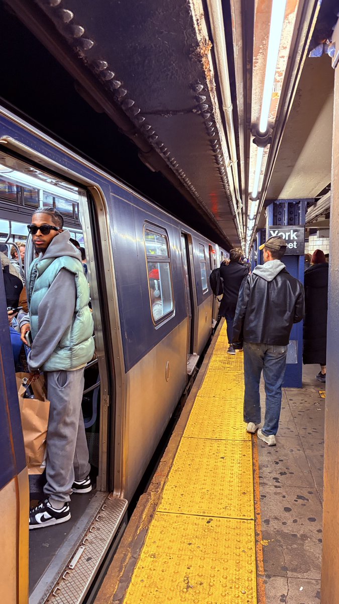 PhilSustainable's tweet image. Owning a used car for 10 years costs about ~$101,000 (gas, parking, insurance, etc.). Riding the subway for 10 years? ~$15,840.
If you invest the $85,160 difference in the S&amp;amp;P 500, you’d have ~$122,700 after 10 years.
Skip the car. Build wealth. Take the train.