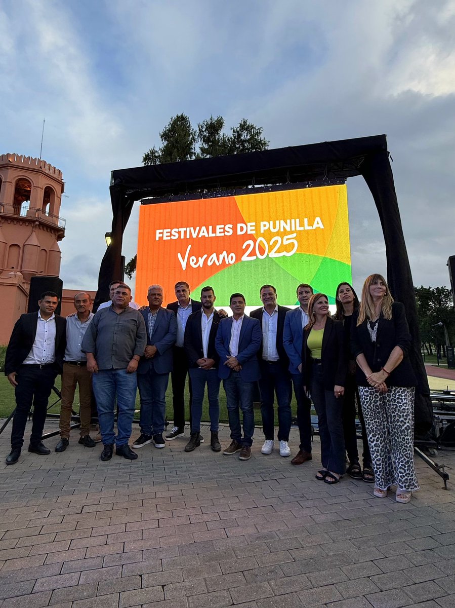 🌟 Punilla, Tierra de Festivales: Presentamos junto a intendentes y jefes comunales de la Comunidad Regional Punilla, la temporada de festivales del Valle de Punilla, que destaca por su rica programación cultural. 🎶 Cada evento celebra las tradiciones locales con música, danzas