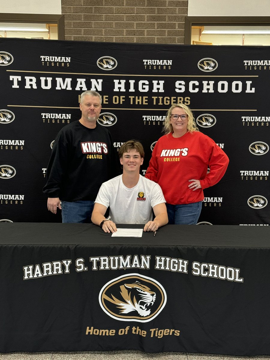 BTSDAthletics's tweet image. Truman Baseball players Nate Gilson (Kings College) and Kevin Pickard (Messiah) officially committed to play at the next level! Congratulations to two outstanding student athletes and Tigers!Congratulations guys!
@SOLsports @TrumanTigerBTSD @lblegion @fallsbaseball 
#btsdtigers