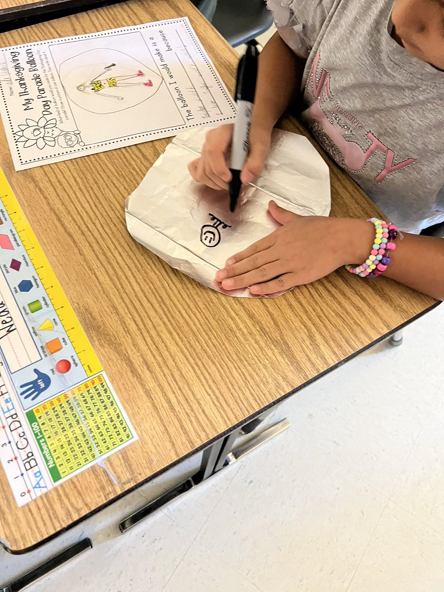 csforlcps's tweet photo. Students at Evergreen Elementary created their own parade of character balloons that they coded using the iPads with #bluebots @LCPS_CTAE https://t.co/1nQ65izgLd