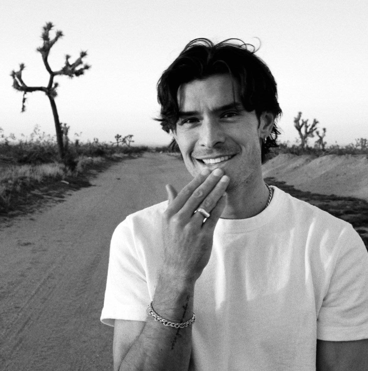 jonnydegods's tweet image. Been a while since I posted on here.

Most of you know me as the artist from DeGods &amp;amp; y00ts. While I’m no longer part of the project those will always be some of the best times of my life!

I know I vanished into thin air... I knew I had more to give in music so I spent the last…