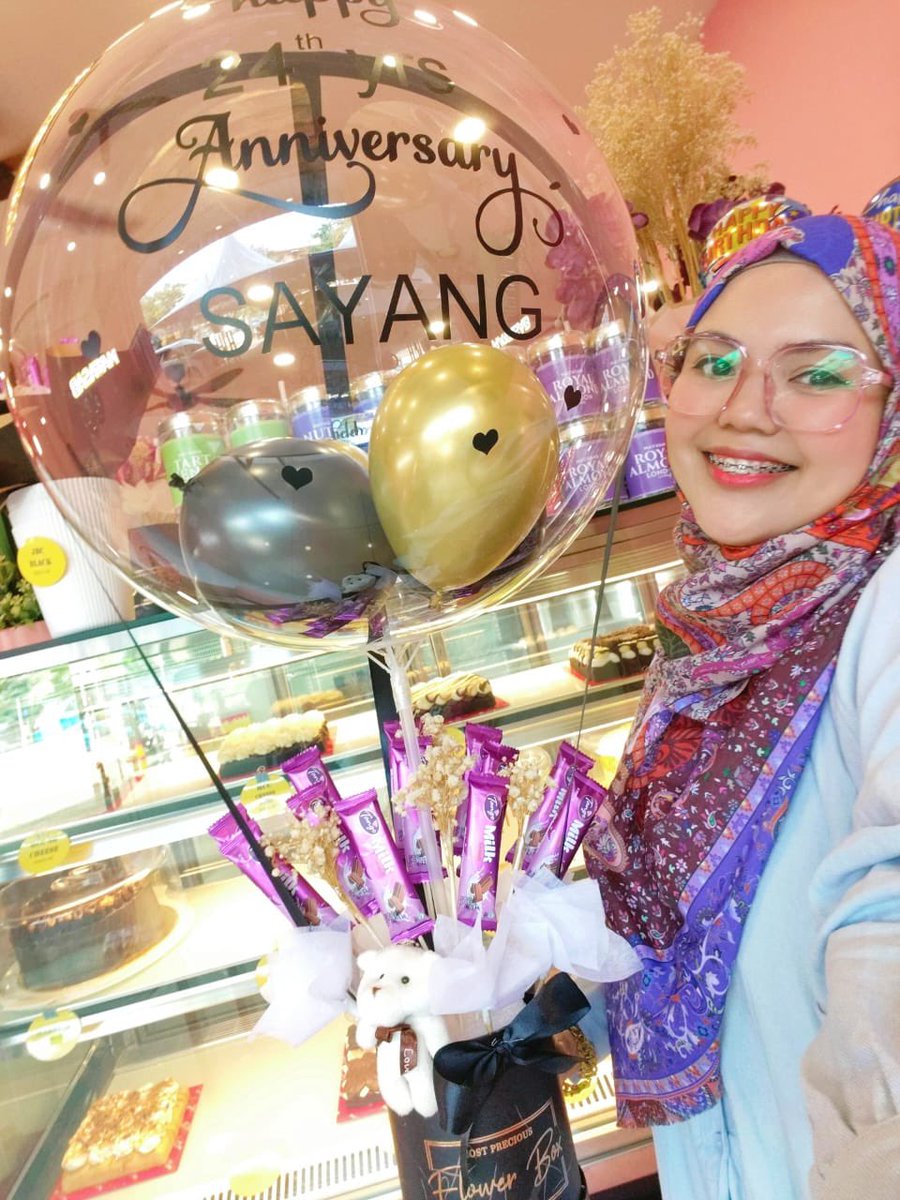 SharingisC49913's tweet photo. Berbunga terus hati kieraa bila dapat suprise anniversary macam ni😍😍😍

#suprisedelivery
#anniversary https://t.co/qsf4iQw5oa