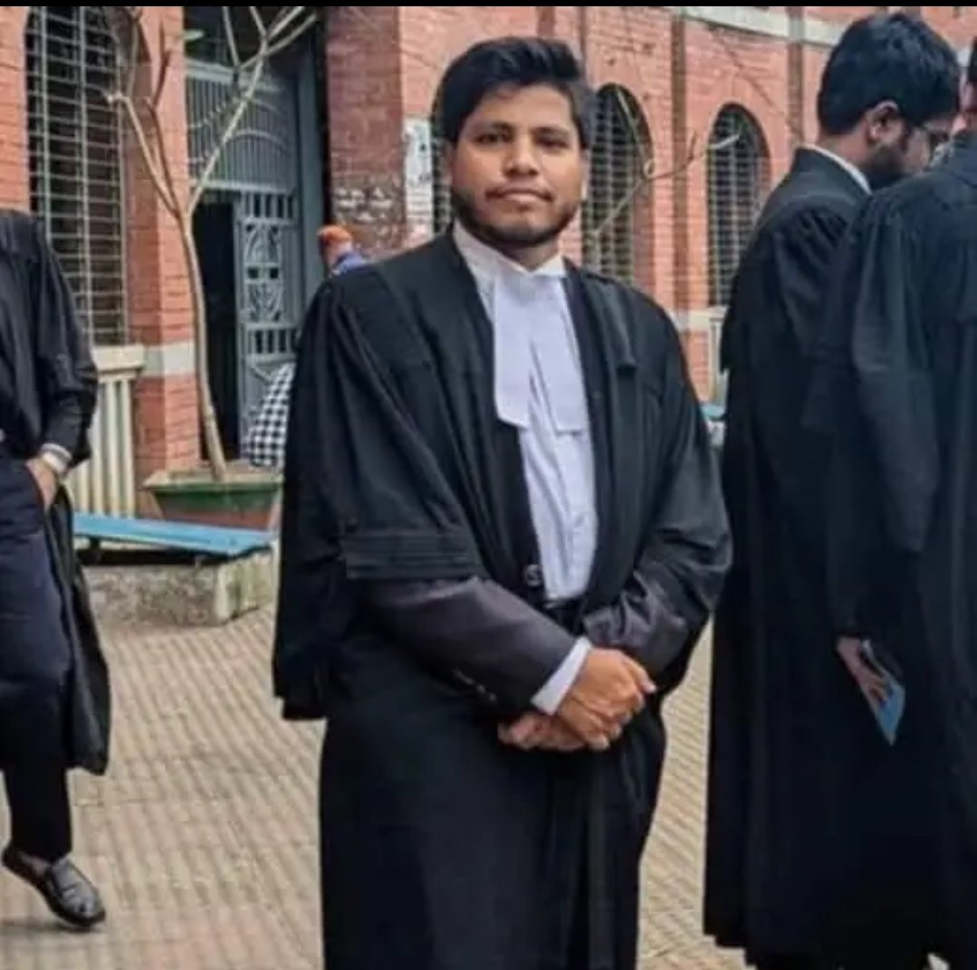 thundershot_169's tweet image. A #Hindutva mob in #Chottogram has slaughtered Advocate Saiful Islam Alif.

#BanISKCON #ISKCON #Bangladesh